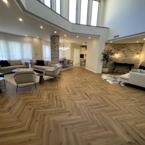 Lotus Villa - Luxurious with modern design